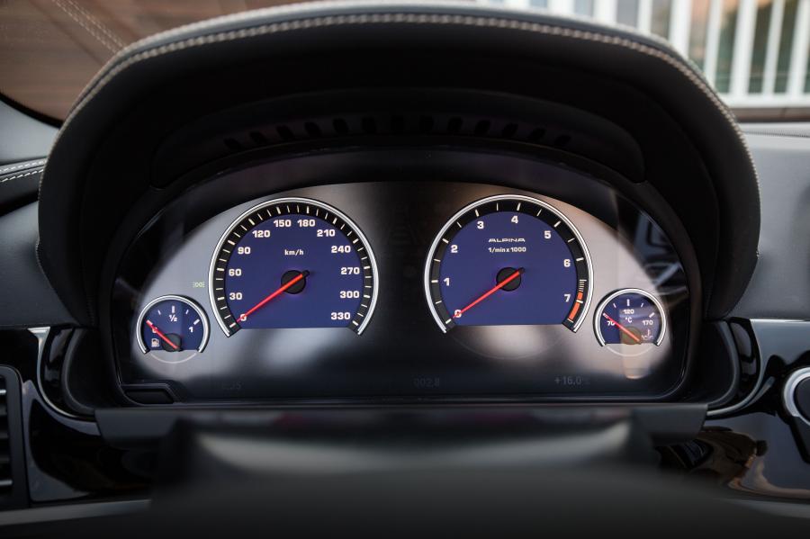 Панель приборов Alpina B6 Bi-Turbo Cabrio Edition 50 (F12) 2015 года  (фото 17 из 26)